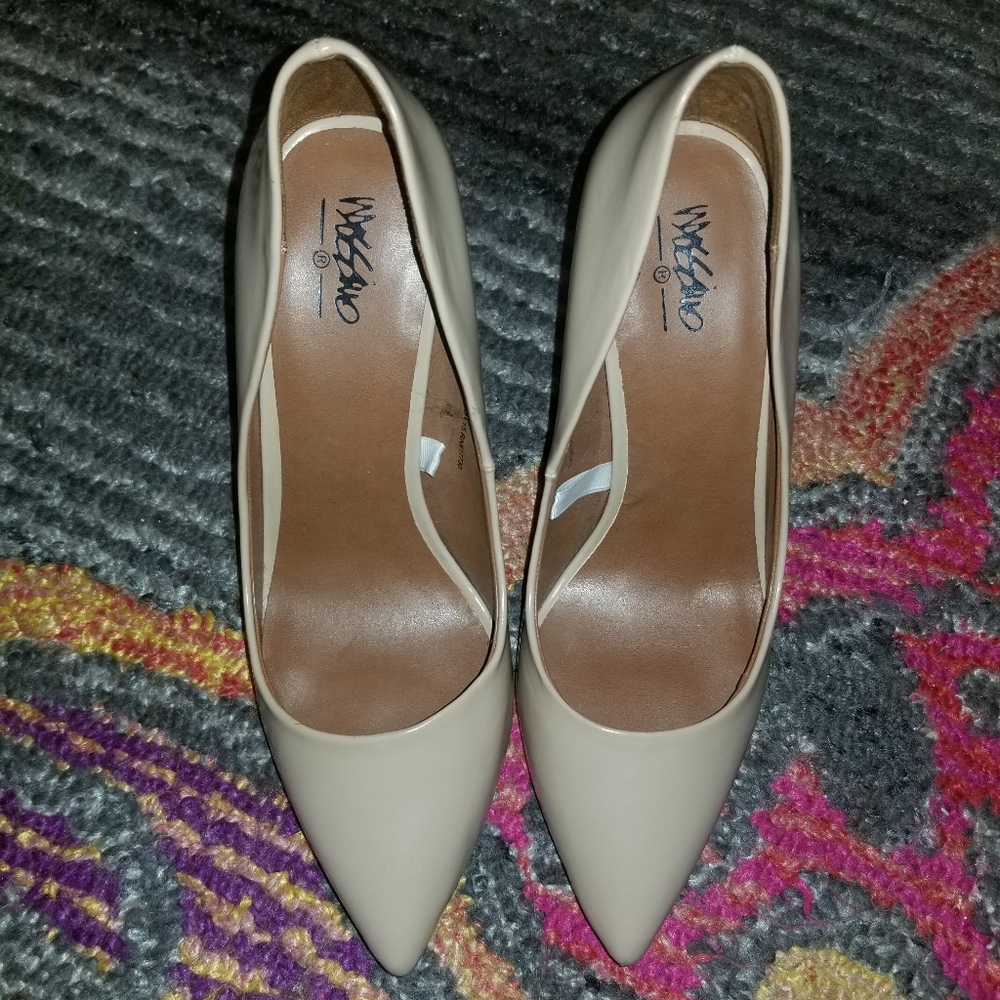 Mossimo Nude Pumps size 8.5